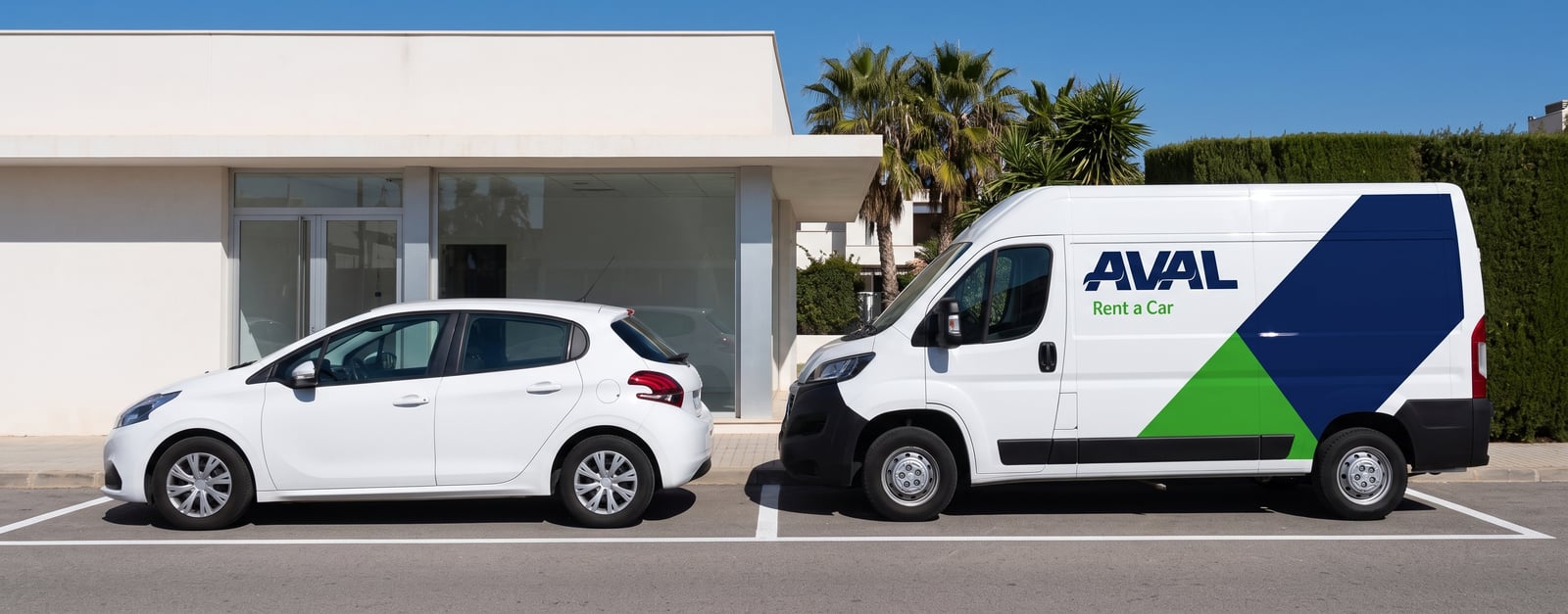 Coche de alquiler y furgoneta rotulada de Aval Rent a Car